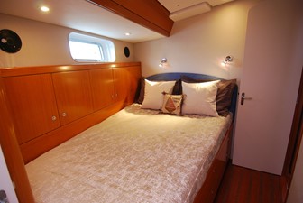 LEONORE 18 Guest Cabin