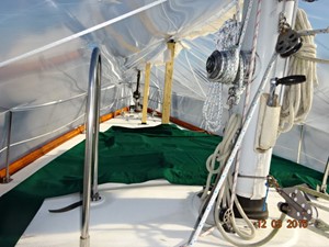 47' Mariner foredeck photo2