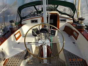47' Mariner cockpit forward