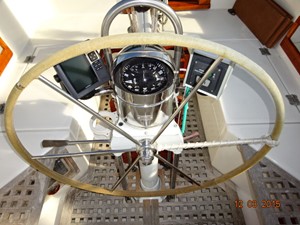 Nobadeer 13 47' Mariner cockpit helm