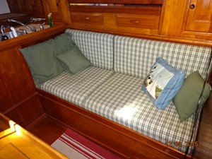 Nobadeer 19 47' Mariner salon port benchseat/berth