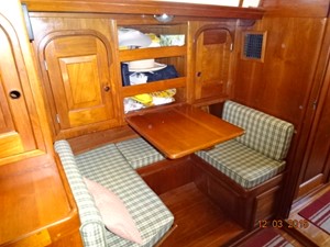 Nobadeer 22 47' Mariner salon settee photo1