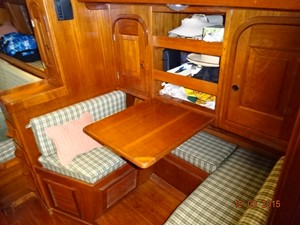 Nobadeer 23 47' Mariner salon settee photo2