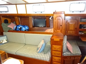 Nobadeer 18 47' Mariner salon starboard