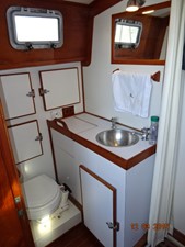 Nobadeer 29 47' Mariner aft stateroom head