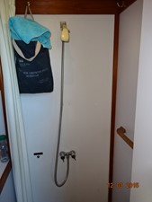 Nobadeer 30 47' Mariner aft stateroom shower