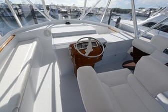 MAXIMUS 9 Flybridge & Helm