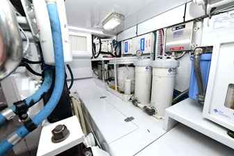 MAXIMUS 19 Engine Room - Port Forward 