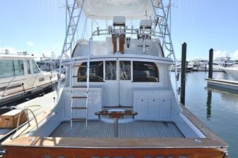 MAXIMUS 21 Stern View