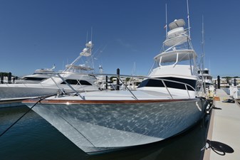 MAXIMUS 22 Port Bow View