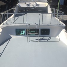 No Name 24 Flybridge Access