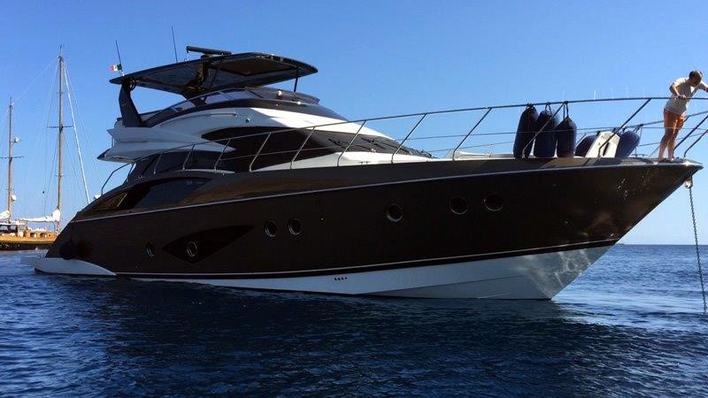 Marquis 630 Sport Yacht