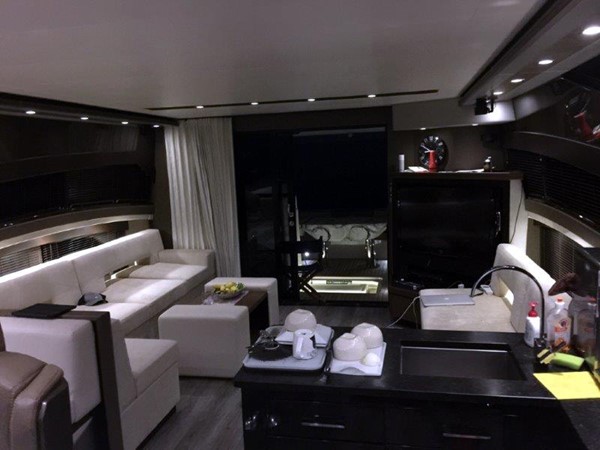 Marquis 630 Sport Yacht