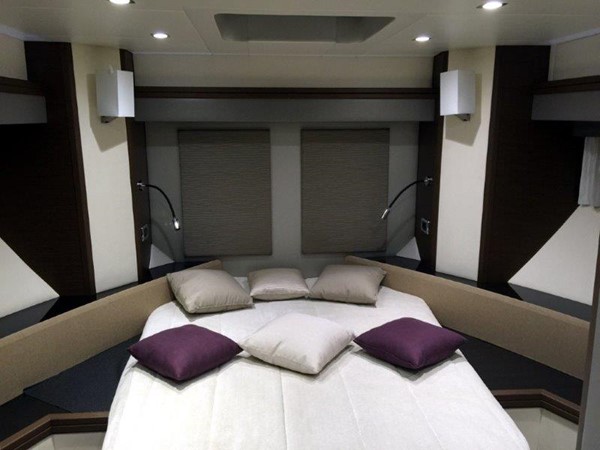 Marquis 630 Sport Yacht