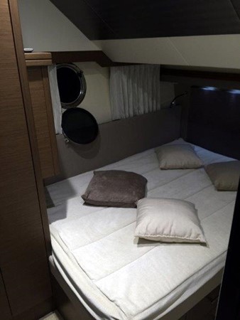 Marquis 630 Sport Yacht