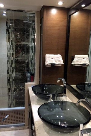 Marquis 630 Sport Yacht