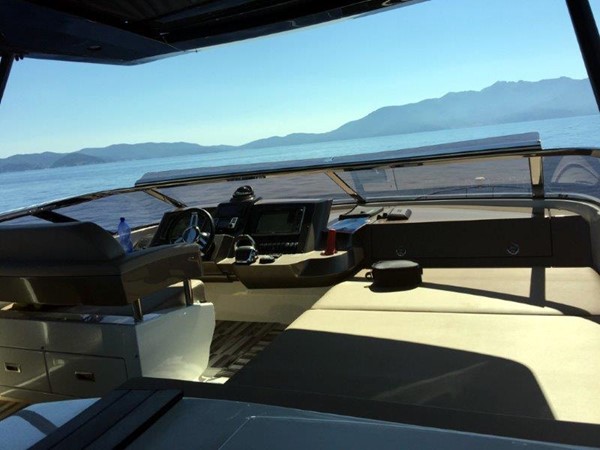 Marquis 630 Sport Yacht