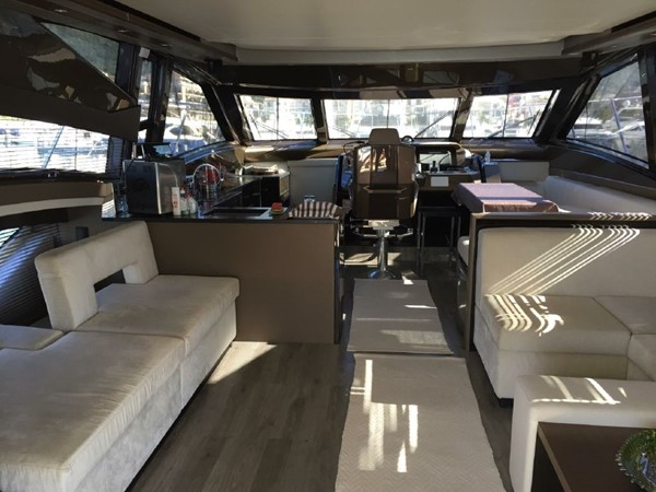 Marquis 630 Sport Yacht