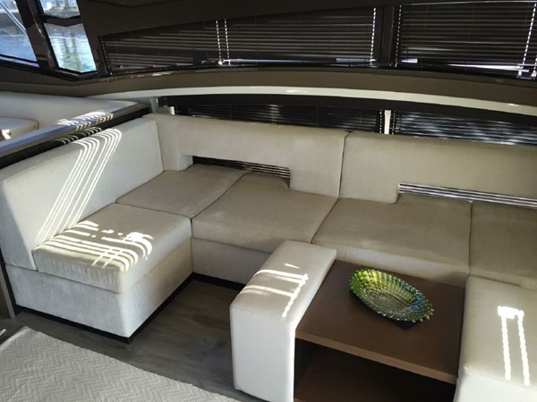Marquis 630 Sport Yacht