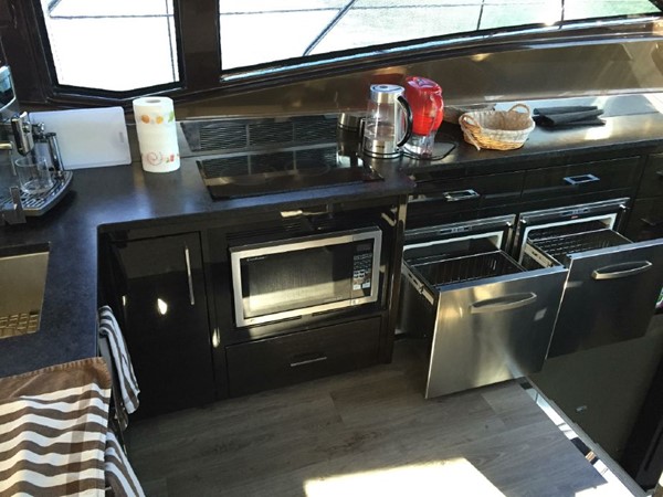 Marquis 630 Sport Yacht