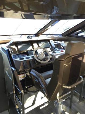 Marquis 630 Sport Yacht