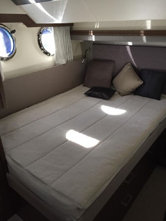 Marquis 630 Sport Yacht