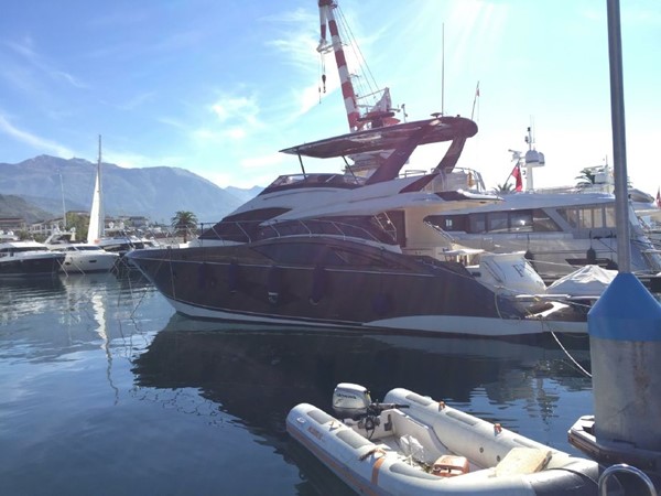 Marquis 630 Sport Yacht