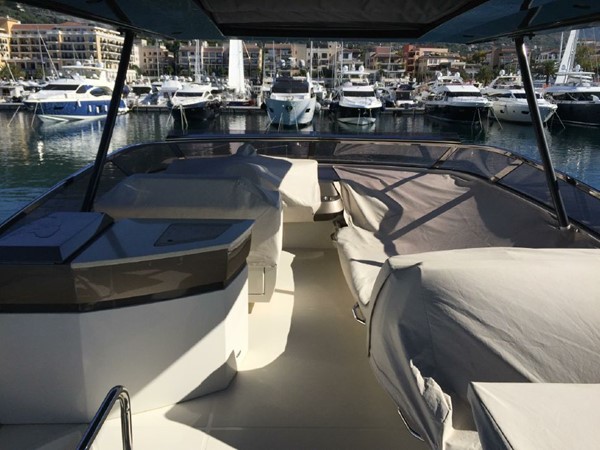 Marquis 630 Sport Yacht