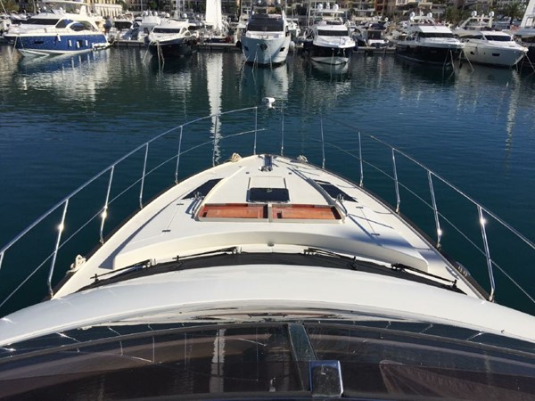 Marquis 630 Sport Yacht