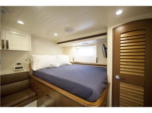 KAYTOO 10 Captain's Quarters