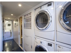 KAYTOO 11 Crew Hallway/Laundry