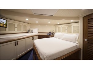 KAYTOO 18 Forward V­-Berth Stateroom