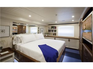 KAYTOO 20 Midships King Stateroom