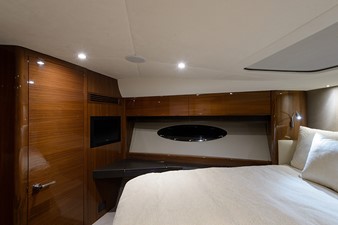 MOON SILK 17 Forward Stateroom