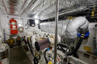 MOON SILK 31 Engine Room