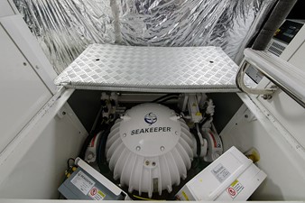 MOON SILK 34 Engine Room