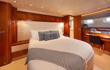 ETOILE D'AZUR 7 Master Stateroom