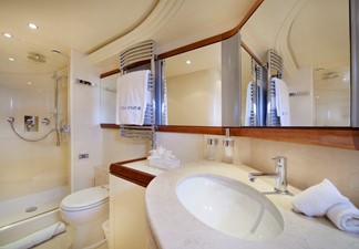ETOILE D'AZUR 11 Master Bath