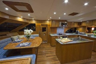 ANDIAMO 27 Dinette Galley