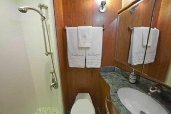 ANDIAMO 38 Guest Bathroom 