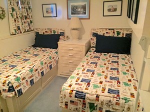 FREEPLAY 18 Guest Stateroom with Pulldown Bunk