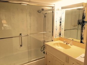 FREEPLAY 16 Master Bathroom