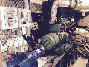 FREEPLAY 22 Engine Room
