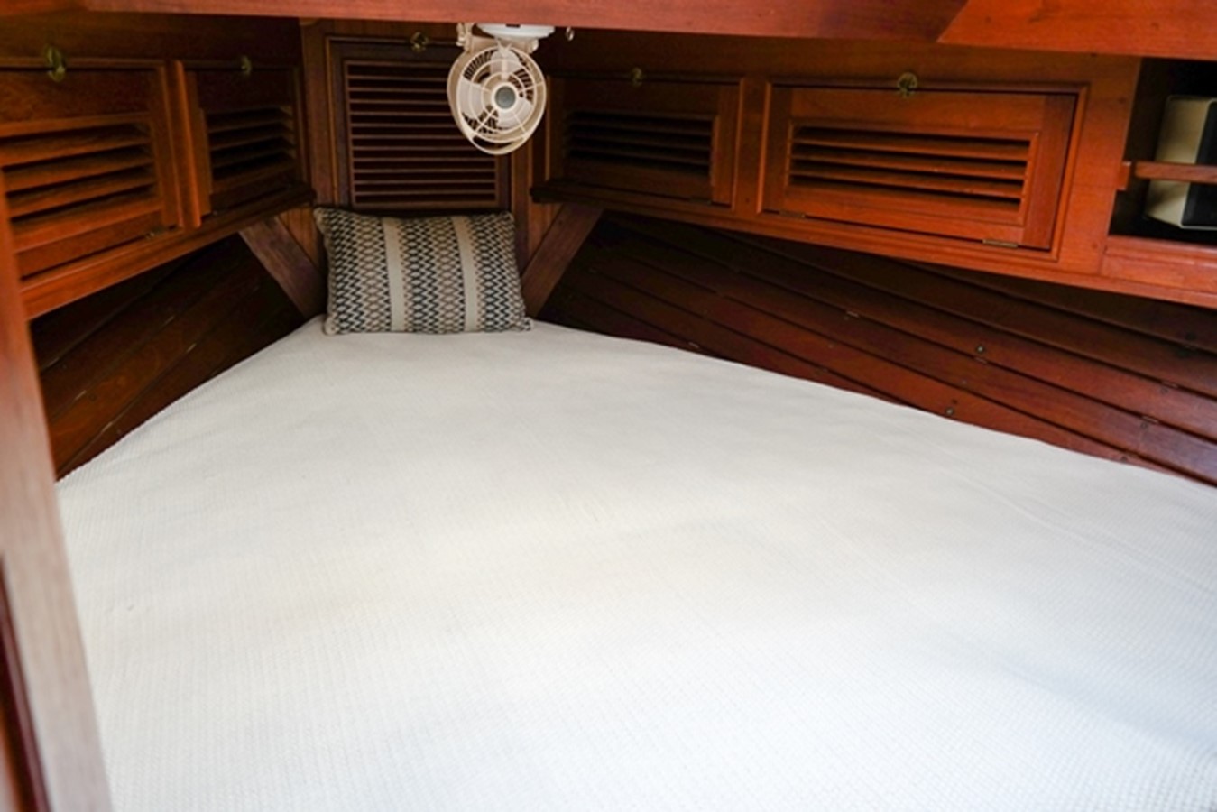 Sojourner Cruising Sailboat SHANNON 37' 1987 | YATCO