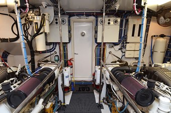 CHILLIN 51 Engine Room