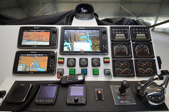 CHILLIN 26 Flybridge Controls