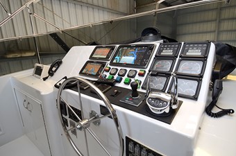 CHILLIN 25 Flybridge Controls