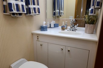 CHILLIN 49 Guest Bathroom