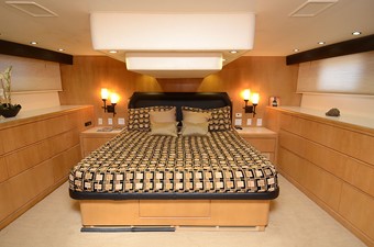CHILLIN 40 Master Stateroom