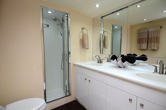 CHILLIN 41 Master Bathroom